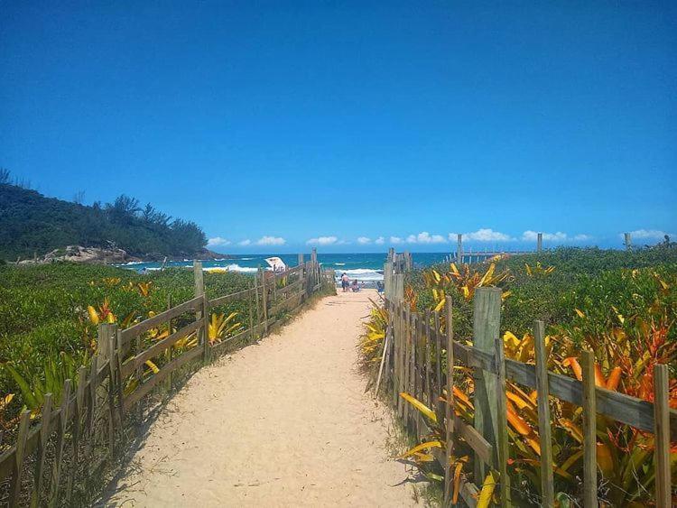 Bula House Uma Quadra Do Mar Apartman Garopaba Kültér fotó